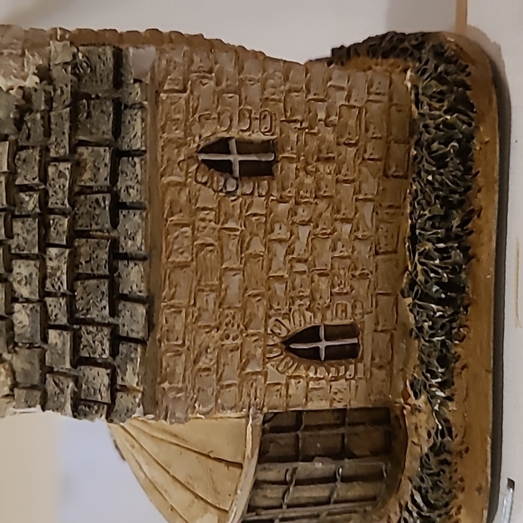 Vintage Lilliput- holly cottage 3.5"×3.5" - Picture 9 of 9